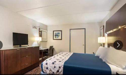 Greenwood Hotel | Rodeway Inn