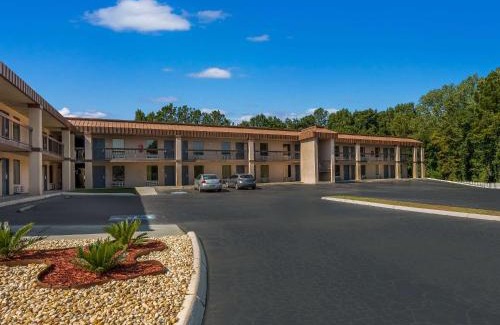 Greenwood Hotel | Rodeway Inn