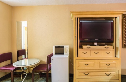 Hazlehurst Hotel | Rodeway Inn