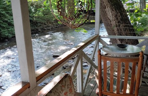 Maggie Valley Hotel | Rolling Brook Inn