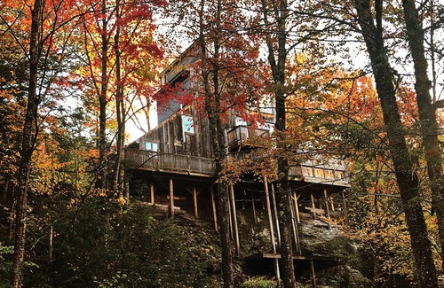 Johnson Casa | Escapada romántica para adultos cerca de Stowe & Smugglers, senderos privados, jacuzzi