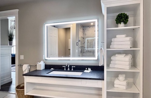 Reeders Chalet De Esquí | Romantic Couples Suite in the Poconos