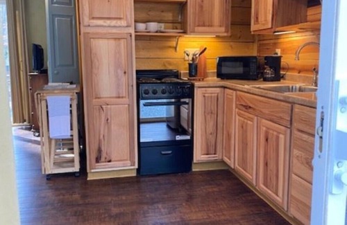 Sylva Cabaña | ROMANTIC CREEKSIDE MOUNTAIN COTTAGE