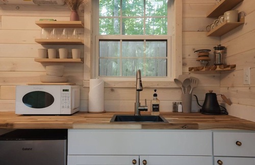 Sylva Casa | Romantic Getaway | Hot tub, Fire pit & Near Hiking