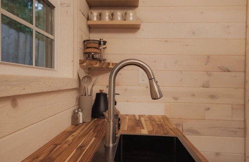 Sylva Casa | Romantic Getaway | Hot tub, Fire pit & Near Hiking