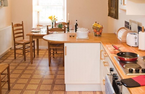 Hexham Cabaña | El romántico Haughton Castle, un edificio catalogado de Grado 1, data de la época pacífica de 1260.