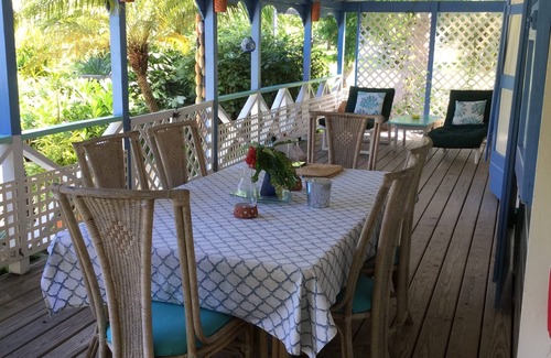 Jennings Cabaña | Romantic Hideaway: cabaña de estilo caribeño en exuberantes jardines tropicales