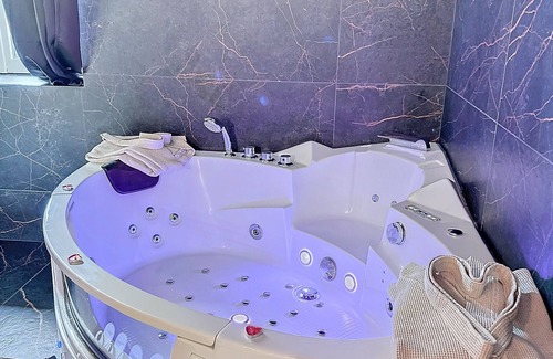 Valbenoite - Le Bernay - Valfuret Apartamento | Romantic loft with private Jacuzzi