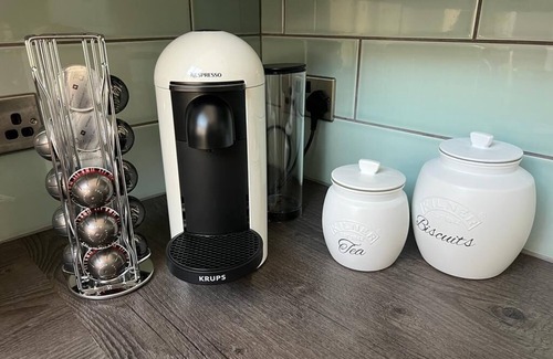 Carsington Cabaña | Romantic luxury country cottage w/ hot tub