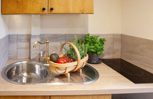 Hythe Cabina | Romantic luxury heated yurt. Private, peaceful wooded location with hot tub