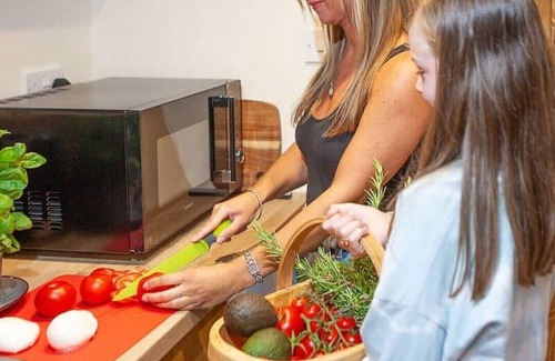 Hythe Cabina | Romantic luxury heated yurt. Private, peaceful wooded location with hot tub