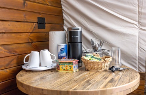 Sevierville Alquiler De RV | Romantic Luxury Under the trees