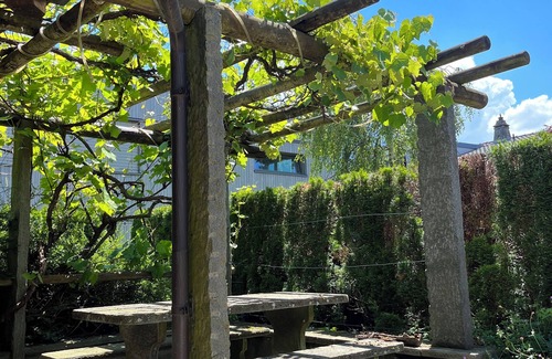 Unterseen Cabaña | Romantic oasis with fireplace near mountains