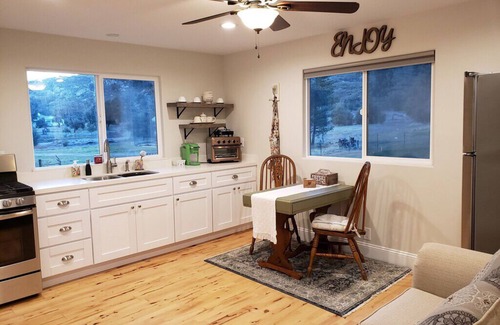 Descanso Casa | Romantic Retreat /private fishing lake and tennis court near Julian