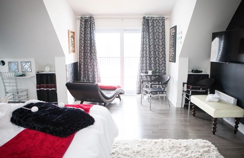 Shefford Cama Y Desayuno | Romantic Suite W/direct Access to hot tub & Stunning View of Bromont