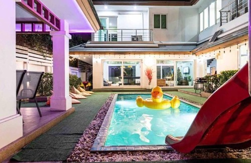 Bang Lamung Villa | Romantic Thai Villa