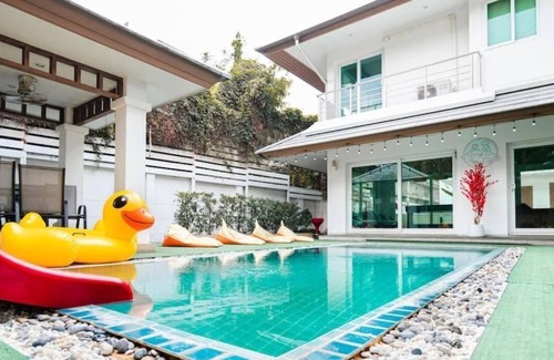 Bang Lamung Villa | Romantic Thai Villa