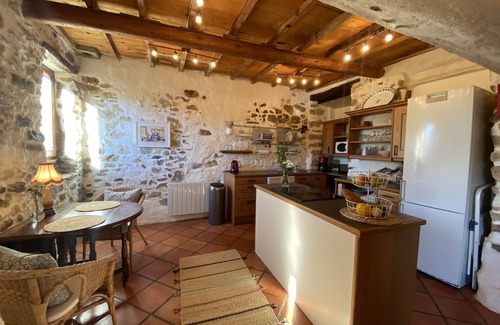 Gabian Casa | Romántica casa de tres dormitorios en el sur de Francia ubicada en un pueblo histórico