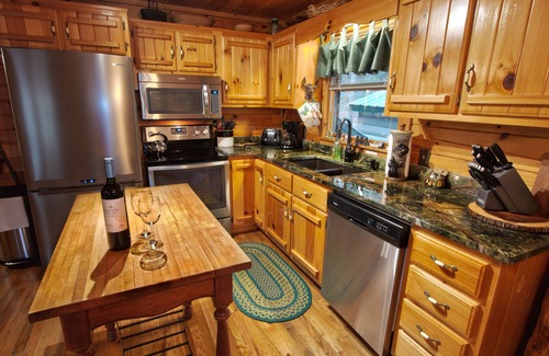 Epworth Cabina | Cabaña de registro de la niebla del río, frente al mar, jacuzzi, pesca, WiFi, pozo de fuego, Blue Ridge