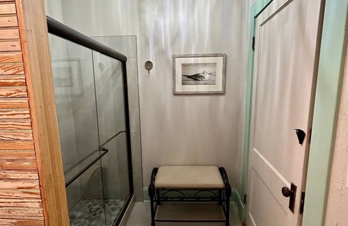 Carthage Hotel | Room 6 (sleeps 2) at Chipley's Squareview Inn