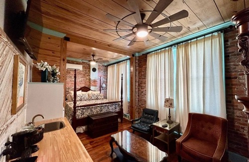 Carthage Hotel | Room 7 (sleeps 2) at Chipley's Squareview Inn