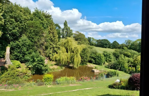 Le Vretot Apartamento | Room 'Améthyste' with Shared Terrace, Shared Garden and Wi-Fi