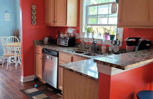 Johns Island Casa | Room and Den in an Island Home!