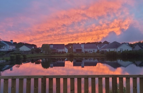 Johns Island Casa | Room and Den in an Island Home!