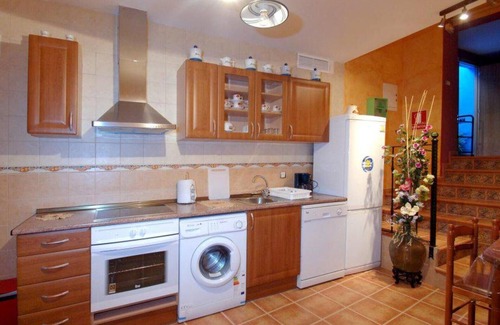 Maluenda Casa | Room 'Habitación Matrimonio' with Wi-Fi and Air Conditioning