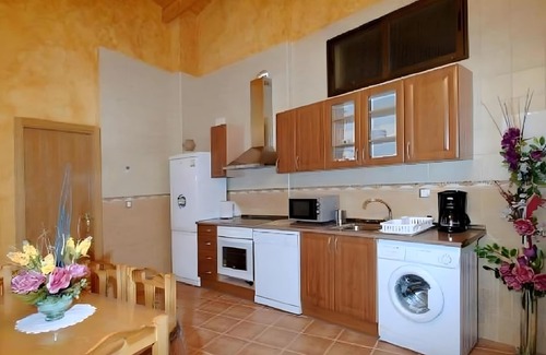 Maluenda Casa | Room 'Habitación Matrimonio' with Wi-Fi and Air Conditioning