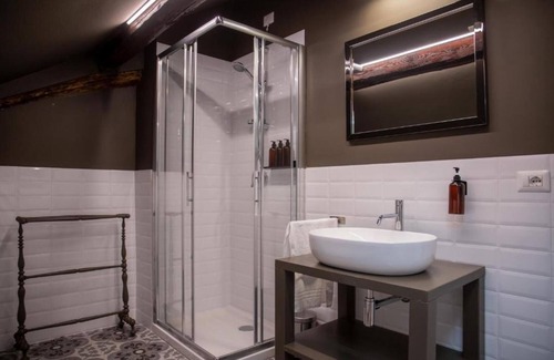 Cannobio Cama Y Desayuno | Habitación 'Isabella' con jardín compartido y Wi-Fi