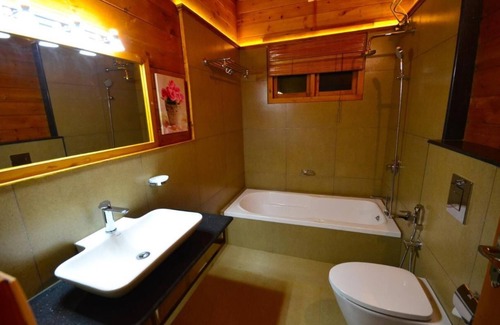 Vazhavatta Hotel | Room in Villa - Lakerose Wayanad Resort