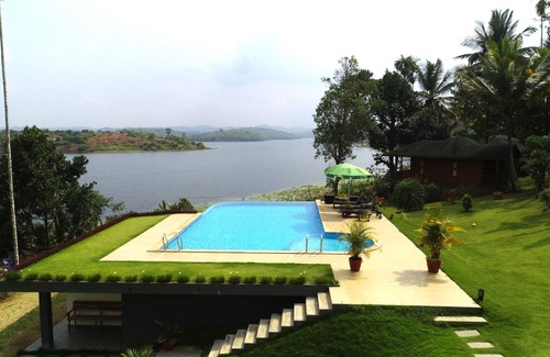 Vazhavatta Hotel | Room in Villa - Lakerose Wayanad Resort