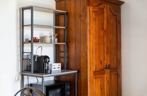 Su Forti Apartamento | Habitación 'Melograno' con jardín privado y aire acondicionado