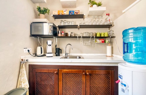 Adsubia Apartamento | Habitación 'Mimbre' con vistas a la montaña, Wi-Fi y aire acondicionado.