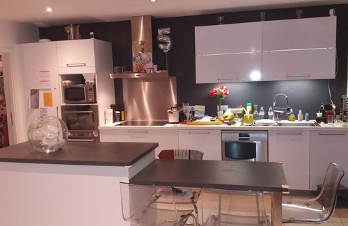 Fillinges Casa | Rooms, Fillinges, Heated swimming pool, Spa, 10 people, airHockey, billiards, bbq