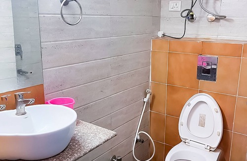 Block D Hotel | Roomshala 116 Krishna Villa