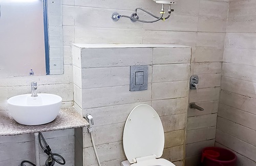 Block D Hotel | Roomshala 116 Krishna Villa