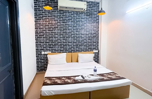 Block D Hotel | Roomshala 116 Krishna Villa