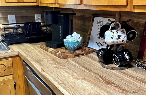 Wilkesboro Apartamento | Rooster Roost - Pet Friendly! - Cabin Apartment