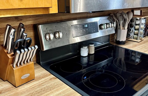 Wilkesboro Apartamento | Rooster Roost - Pet Friendly! - Cabin Apartment