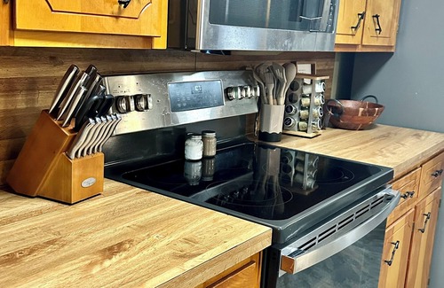 Wilkesboro Apartamento | Rooster Roost - Pet Friendly! - Cabin Apartment