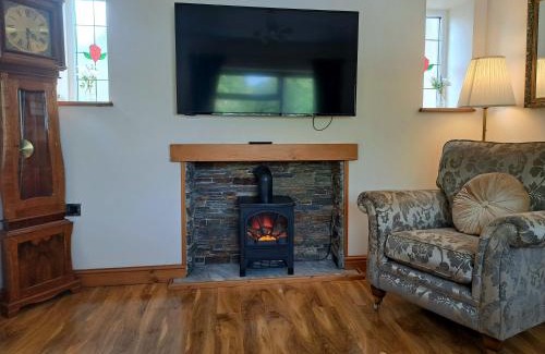 Trecynon Casa | Rose Cottage Trecynon Traditional 2 bed cottage Zip World Beacons Bike