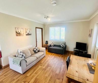 York Casa | Rose Cottage with Hot Tub