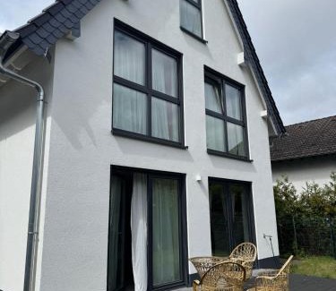 Offenbach am Main Casa | Rose Garden - Haus mit Garten & 3 Schlafzimmern