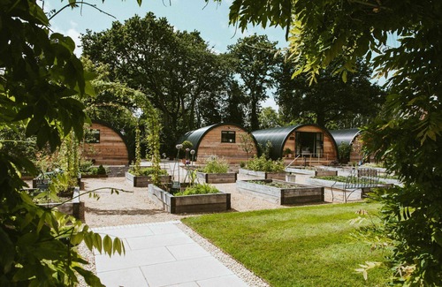 Mortimer West End Cabaña | Rosemary Pyggy - Luxury Cottages