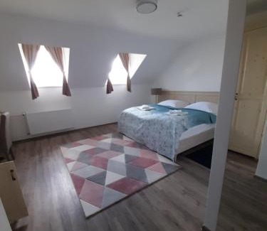 Taplanszentkereszt Cama Y Desayuno | Rosenberg Kúria