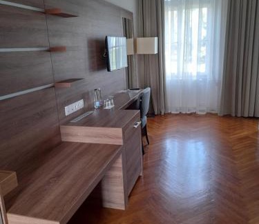 Taplanszentkereszt Cama Y Desayuno | Rosenberg Kúria