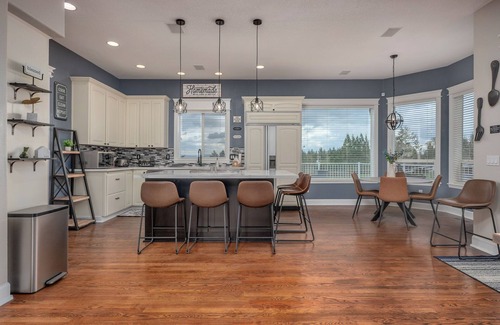 Cornelius Casa | Rosie's Retreat