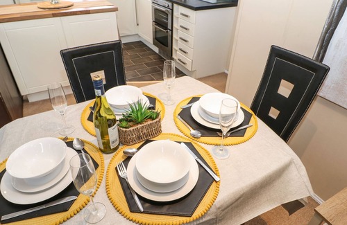 Welton Cabaña | ROSIE'S ZEN DEN, pet friendly, with a garden in Armathwaite